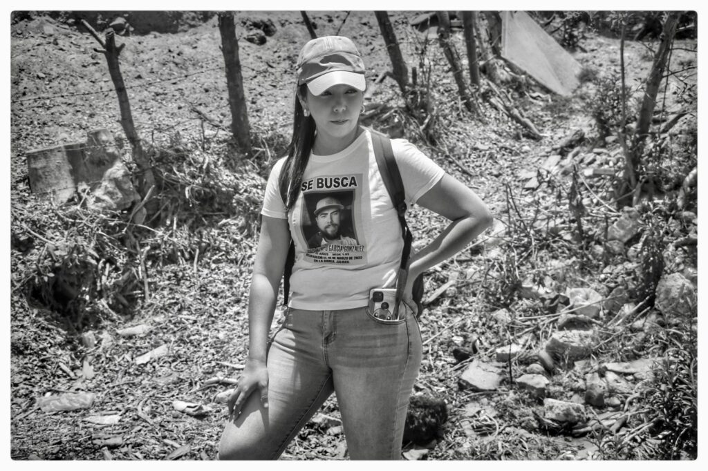 Elizabeth García, activista de La Barca, busca a su hermano desparecido en ese municipio limítrofe entre Jalisco y Michoacán. Fue sustraído por personas armadas cuando caminaba por la localidad el 18 de marzo de 2022. Crédito de la foto: Manu Ureste