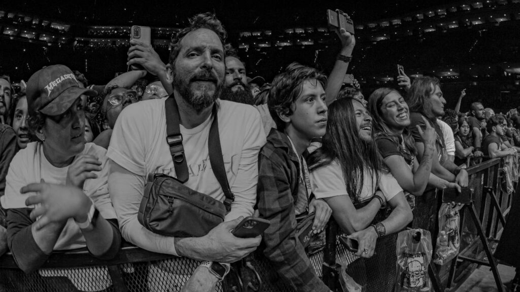 Armys que pintan canas. Foto: Moisés Arellano / Cortesía de Arena CDMX.